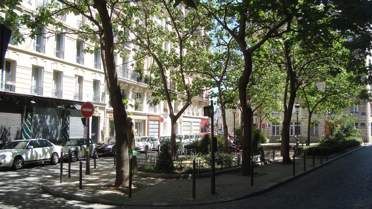 L'impact de la série "Emily in Paris" sur le tourisme dans un quartier spécifique de la capitale selon Netflix